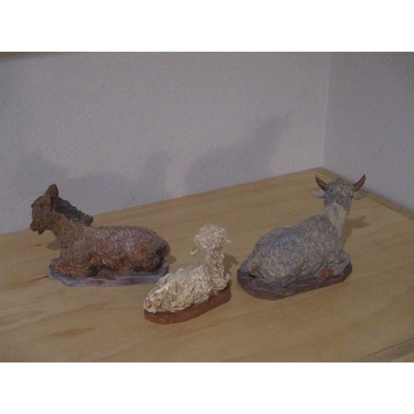 Dickson's Nativity Replacement Set of 3 Animals Pre Owned Good Condition - Picture 2 of 5